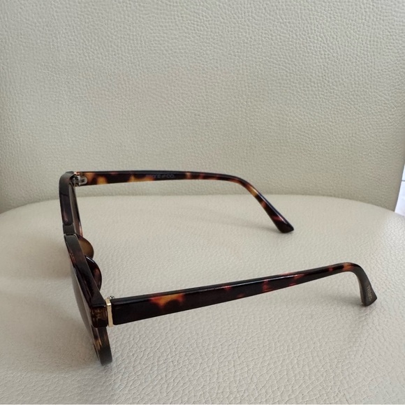 NWOT Frye and Co Stylish Tortoise Shell Sunglasses for Women. MSRP $70 main image 11